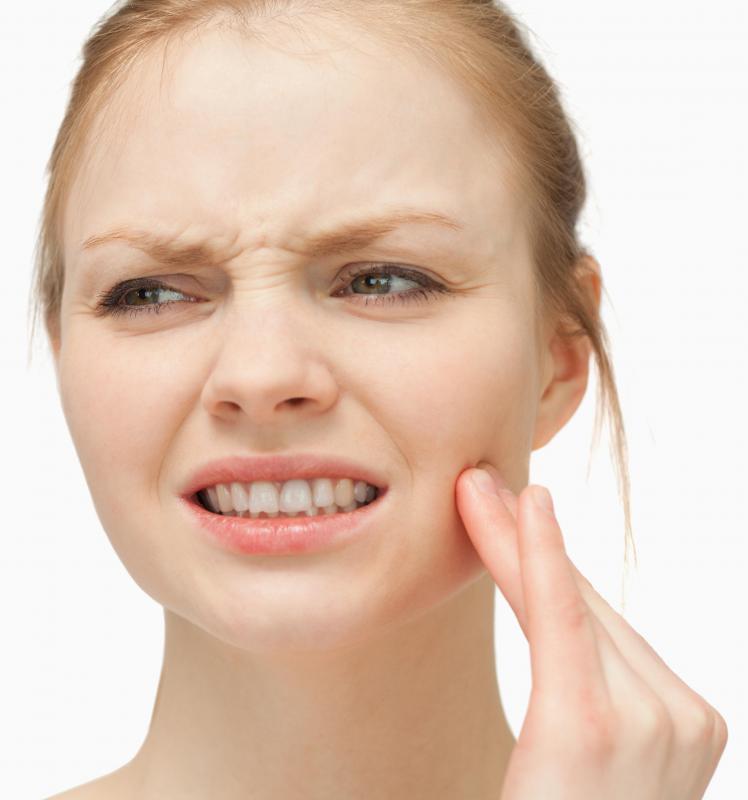 Individuals suffering from mouth cancer may experience jaw pain when swallowing.