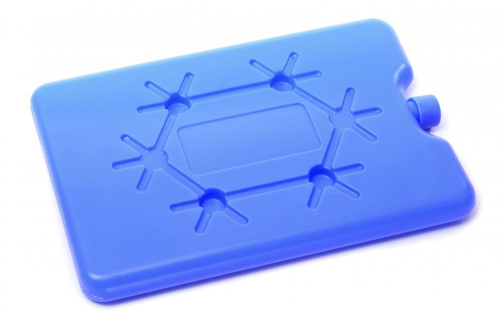 Treatment options for a cyst include the use of a compress.