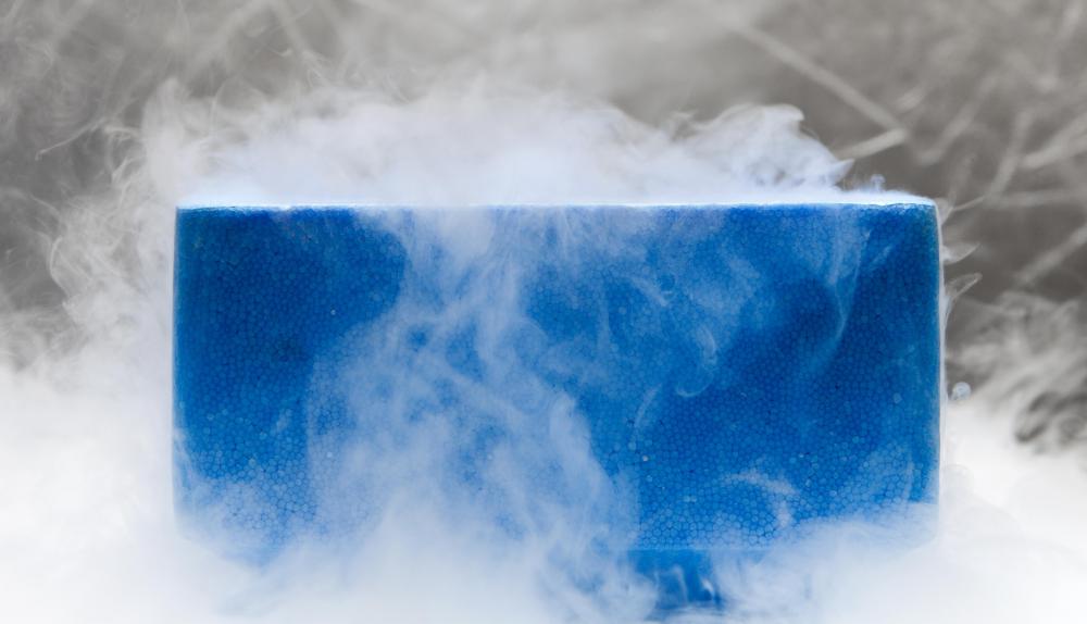 Liquid nitrogen may be used to freeze tongue warts.