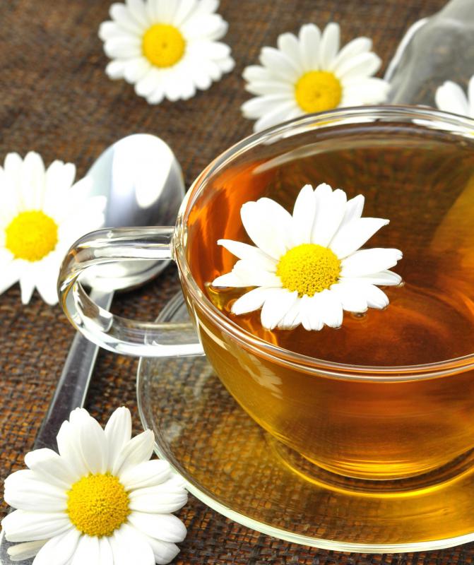Clear, decaffeinated beverages like chamomile tea are good for those who have colitis.