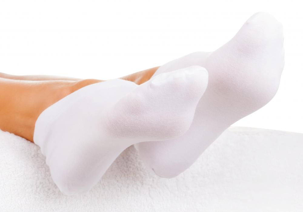 Wear a pair of socks to keep the feet dry if the cuticle infection is on the foot.