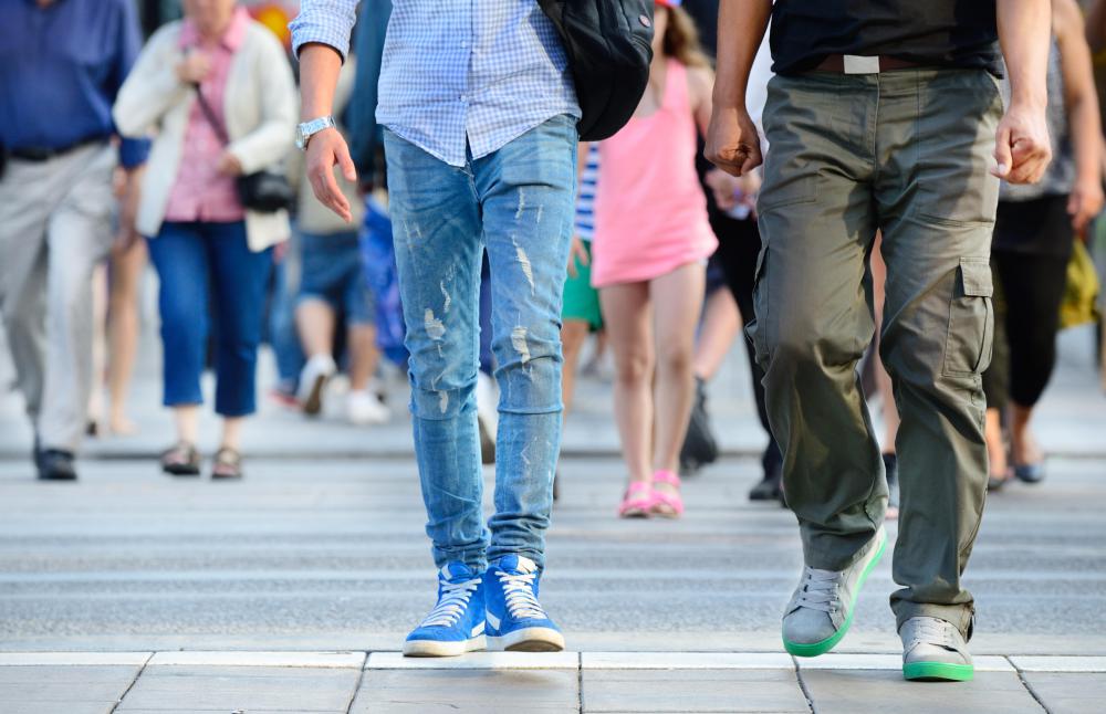 Individuals suffering with bruised ribs may have difficulty walking and standing.