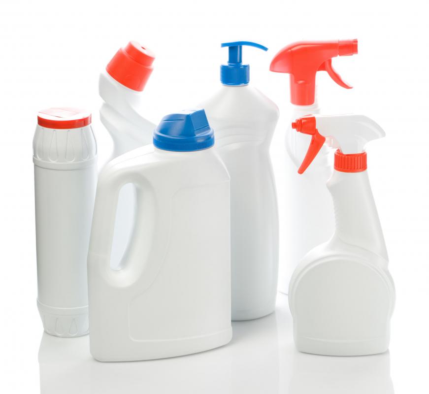 Laundry detergents used on sheets and pajamas may cause itchiness at night.