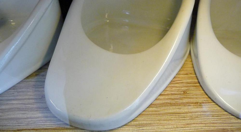 It may be advisable to perform a retention enema over a bedpan in case of leakage.