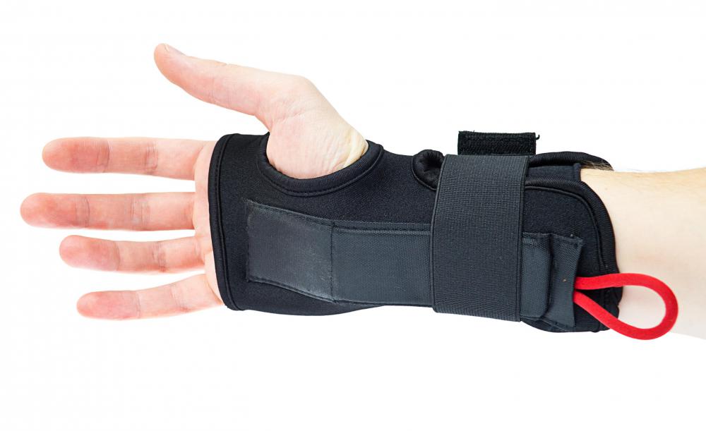 A wrist brace may help relieve index finger pain caused from carpel tunnel syndrome.