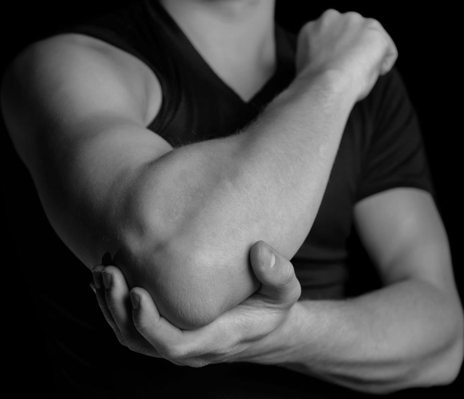 Individuals with peritendinitis may experience stiffness.