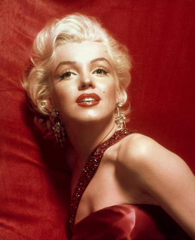 Marilyn Monroe had an hourglass figure.