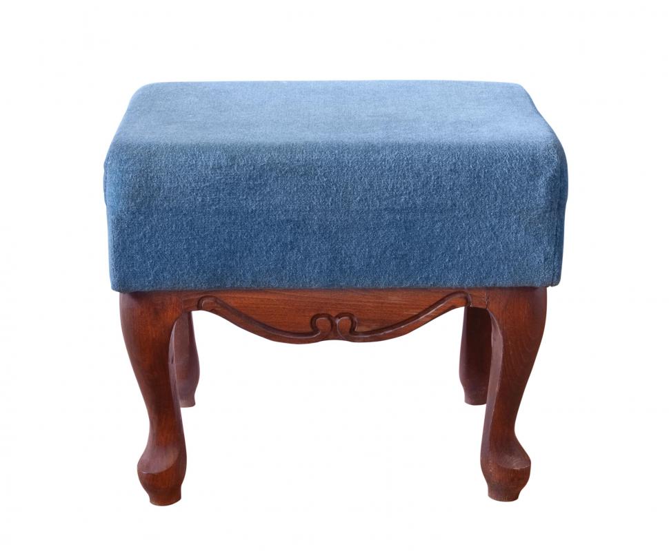A foot stool, which is needed for some types of knee exercises.