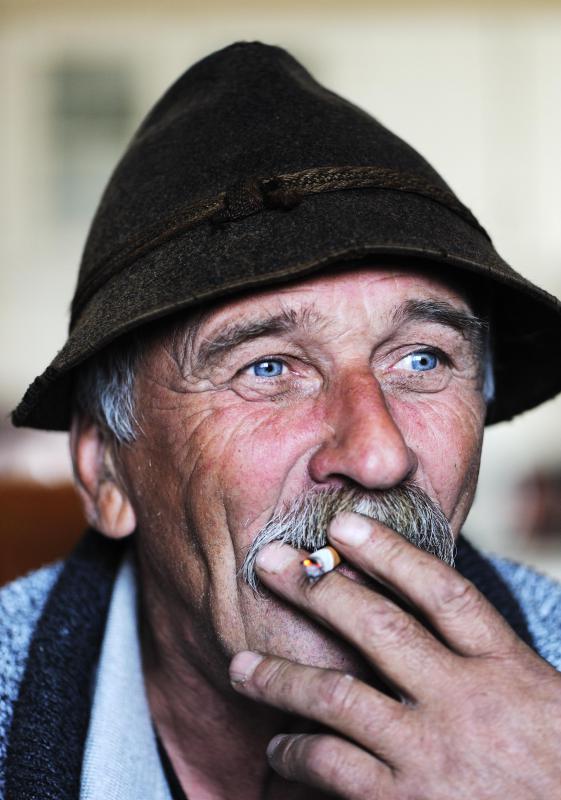 People who smoke often experience brown mucus.