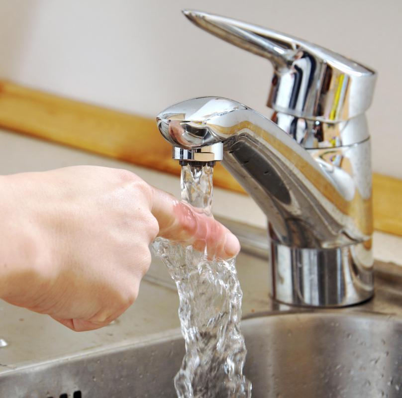Minor burns should be treated with cold running water.