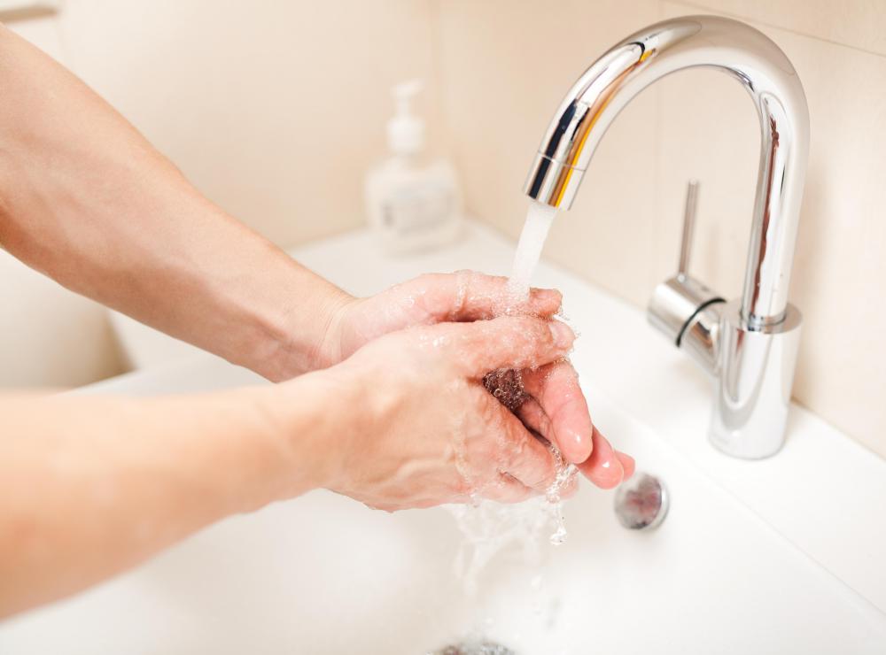 People should wash their hands thoroughly before using fluocinolone acetonide cream.
