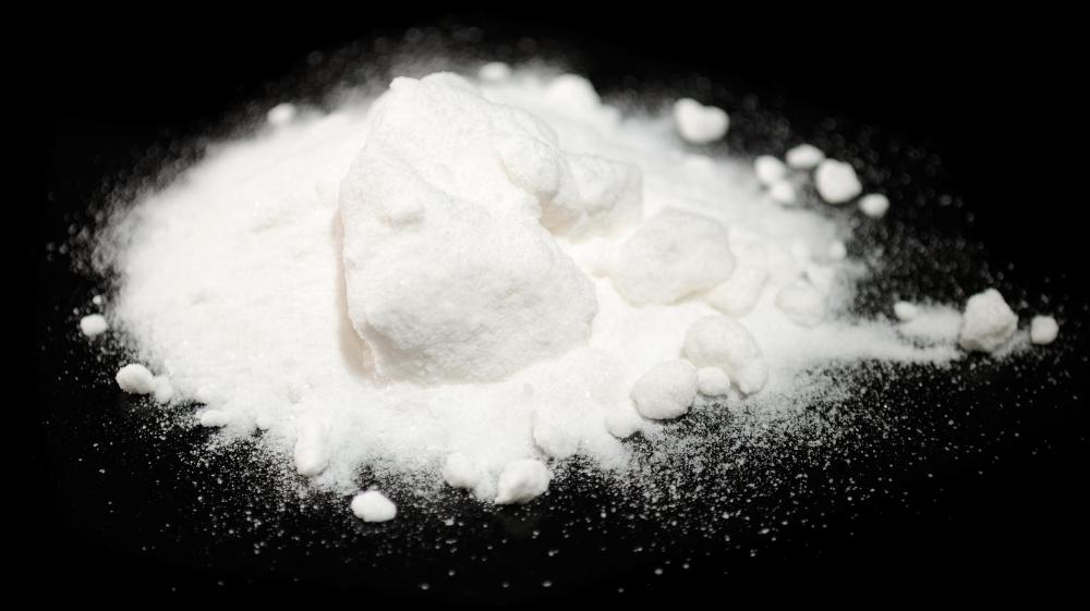 A baking soda bath or paste can ease itchiness.