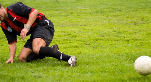 A knee injury may cause swelling above the knee.