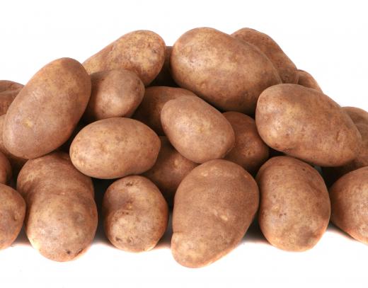 Potatoes contain polysaccharides, which are complex macromolecules.