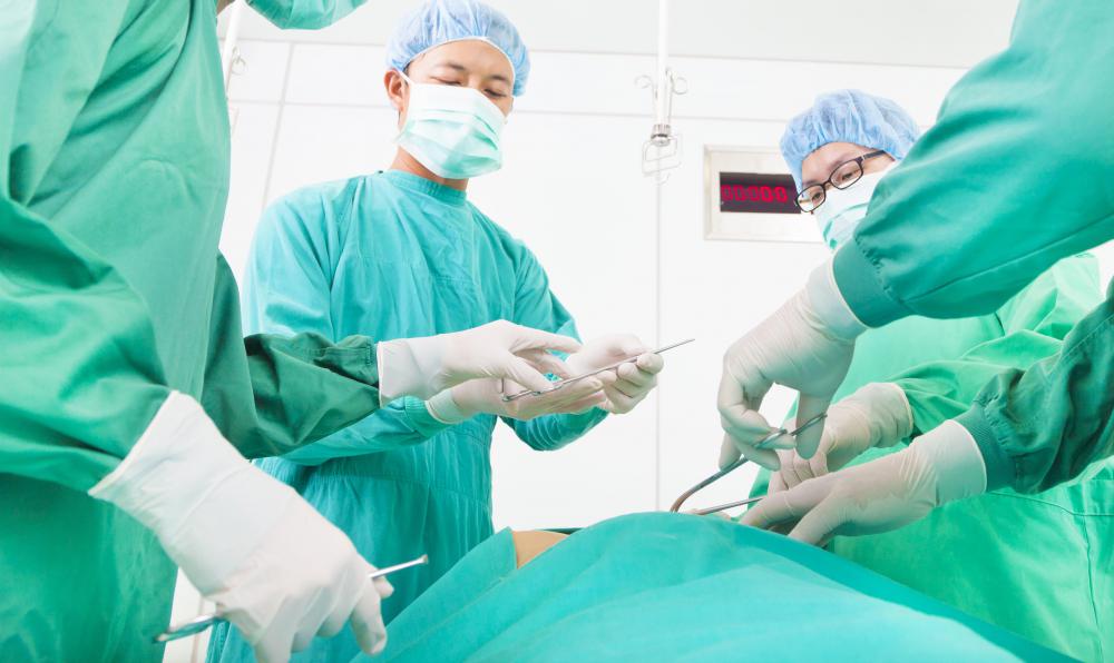 Keyhole -- or minimally invasive -- surgery allows for quicker recovery times and less risk than traditional operations.