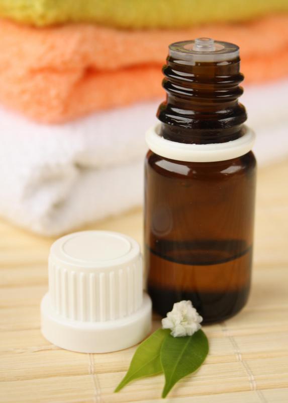 Peppermint oil can provide both a heating and cooling sensation when applied topically.