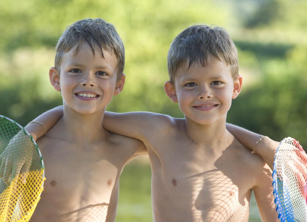 Fraternal twins result from multiple zygotes.