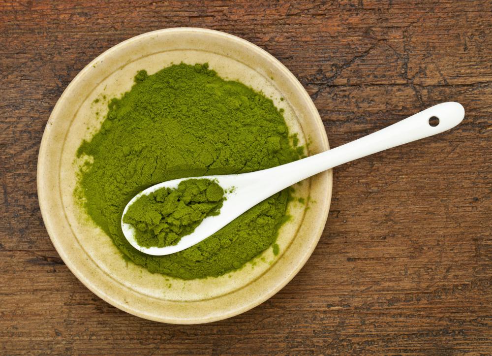 Wheatgrass powder is believed to improve oxygen content in the blood, cleanse toxins from the body, and supply a high concentration of vitamins commonly found in green vegetables.