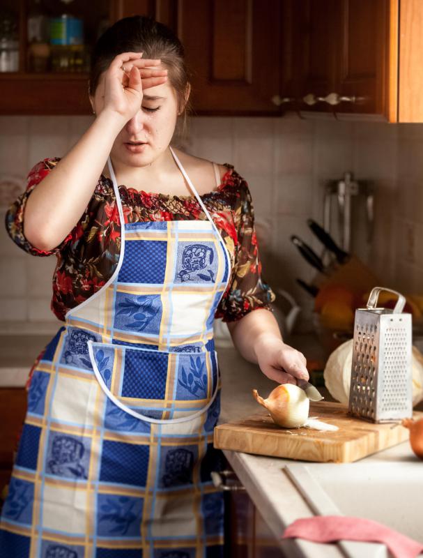 Depending on the severity of the allergy, people may experience symptoms when cooking with onions.