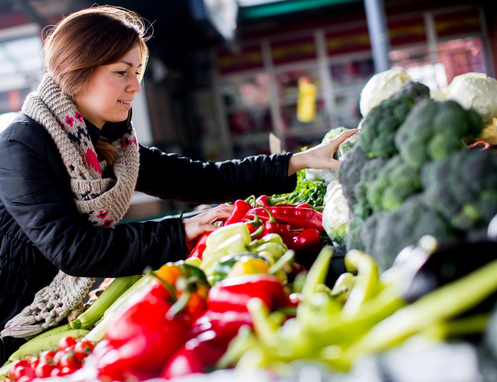 Broccoli and cauliflower, both brassica vegetables, are high in dietary fiber.