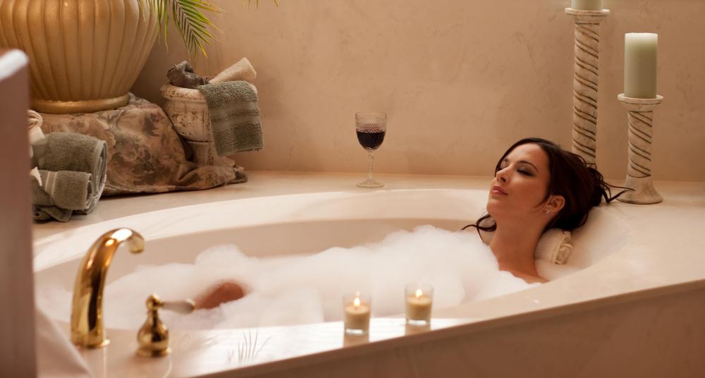 Vaginal swelling may occur as a result of exposure to harsh chemicals in the form of bubble baths.
