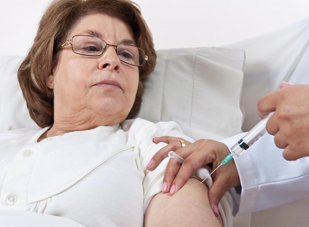 Symptoms of flexor tenosynovitis may be managed with corticosteroid injections.