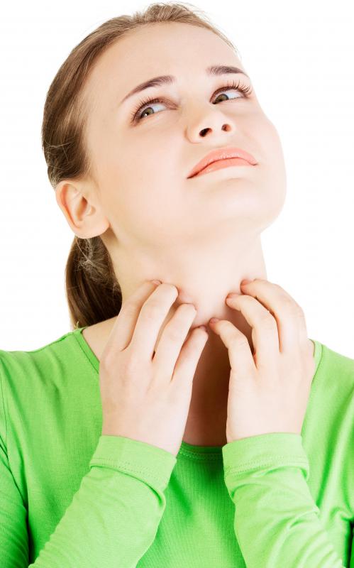 A sore throat may cause swelling, as well as scratching sensations.