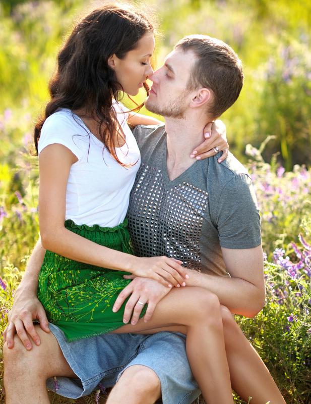 Sexually transmitted diseases may cause labia majora discomfort.