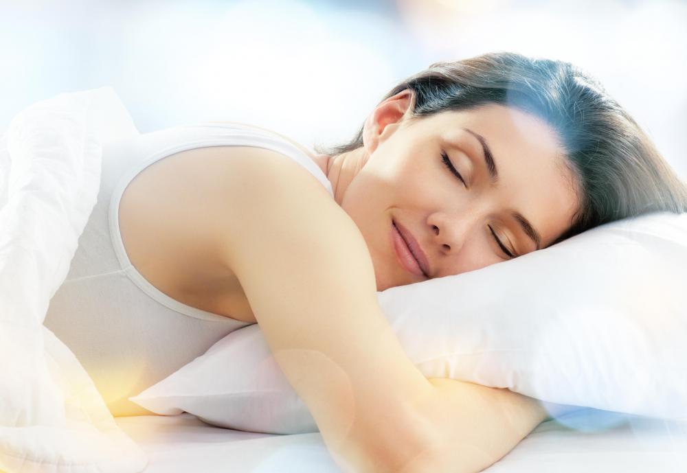 The hypothalamus regulates sleep cycles.