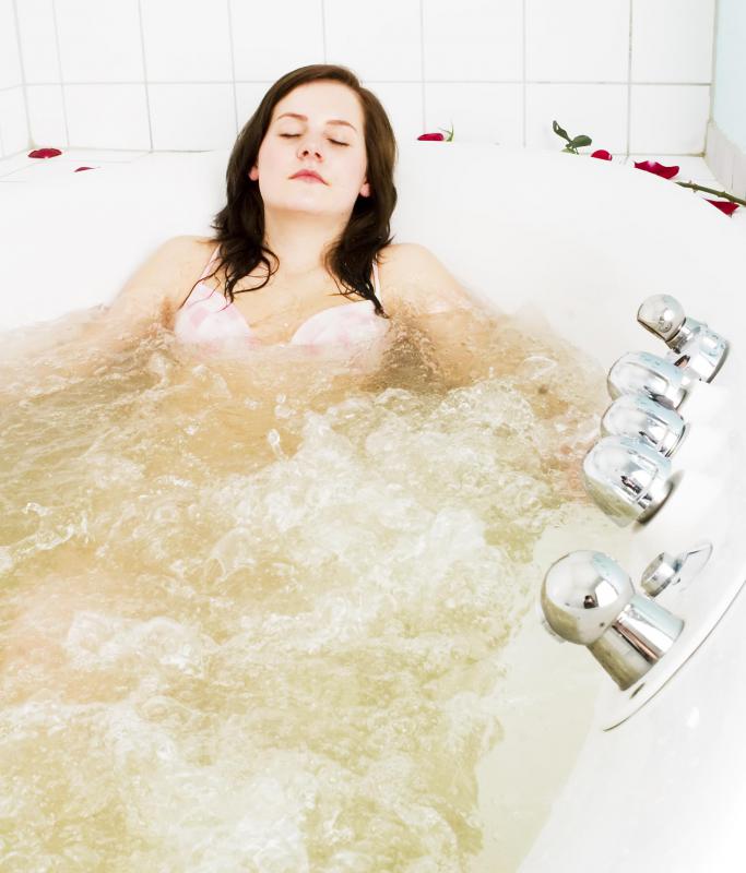 Soaking in a warm tub may help relieve discomfort associated with anal fissures.