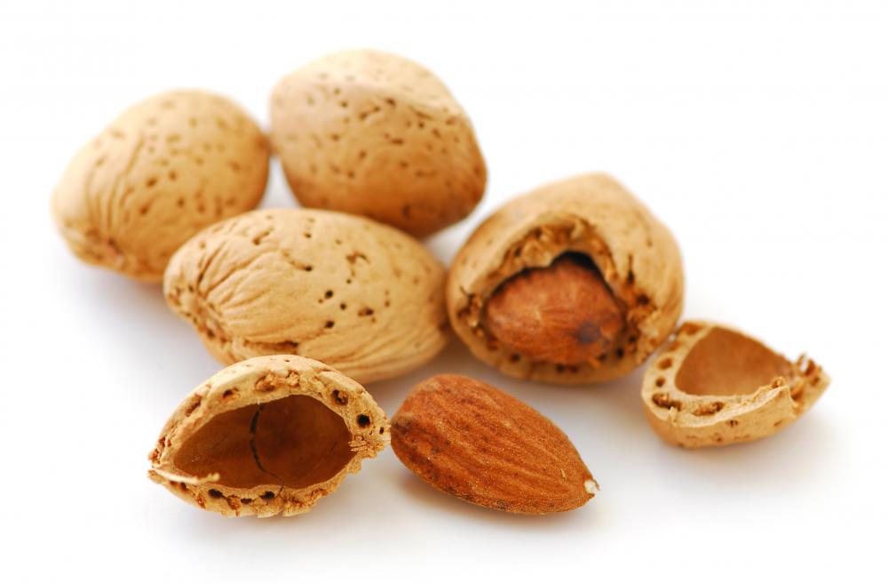 What Are the Signs of an Allergic Reaction to Almonds?