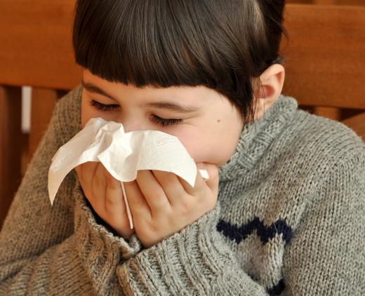 Signs of an allergic reaction to acetaminophen may include runny nose.