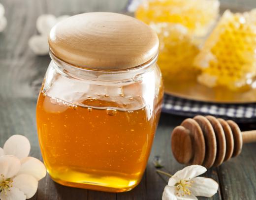 Just like most all food allergies, honey allergies can cause minor skin rashes or dangerous breathing problems.