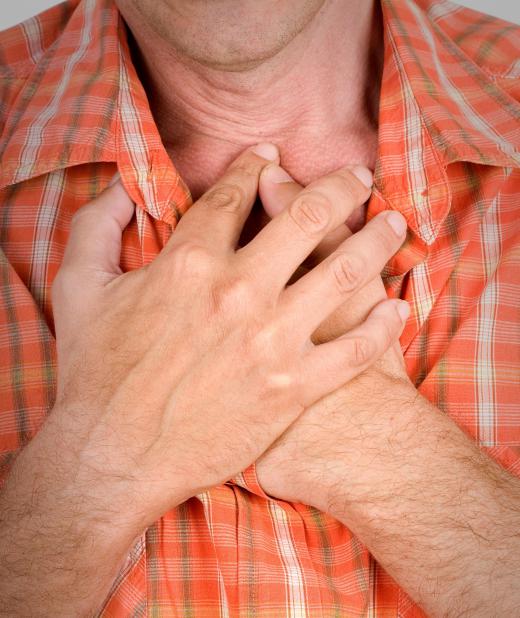 Signs of a severe lidocaine allergy may include chest pain following an injection.