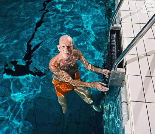 Doctors may recommend swimming and other water therapy activities to patients suffering from thoracic spondylosis.