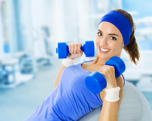 Incline dumbbell bench presses primarily work the upper chest and shoulder muscles, and may help prevent sagging breasts.