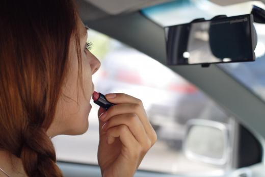 Motorists have divided attention when putting on makeup while driving.