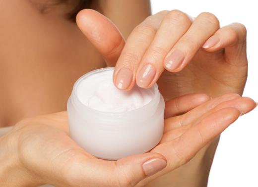 Moisturizer may help treat parakeratosis.